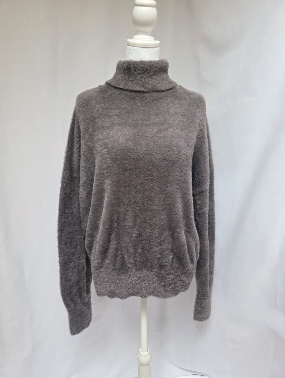 Ann Taylor Gray Fuzzy Turtleneck Sweater Soft Plush Knit Size M